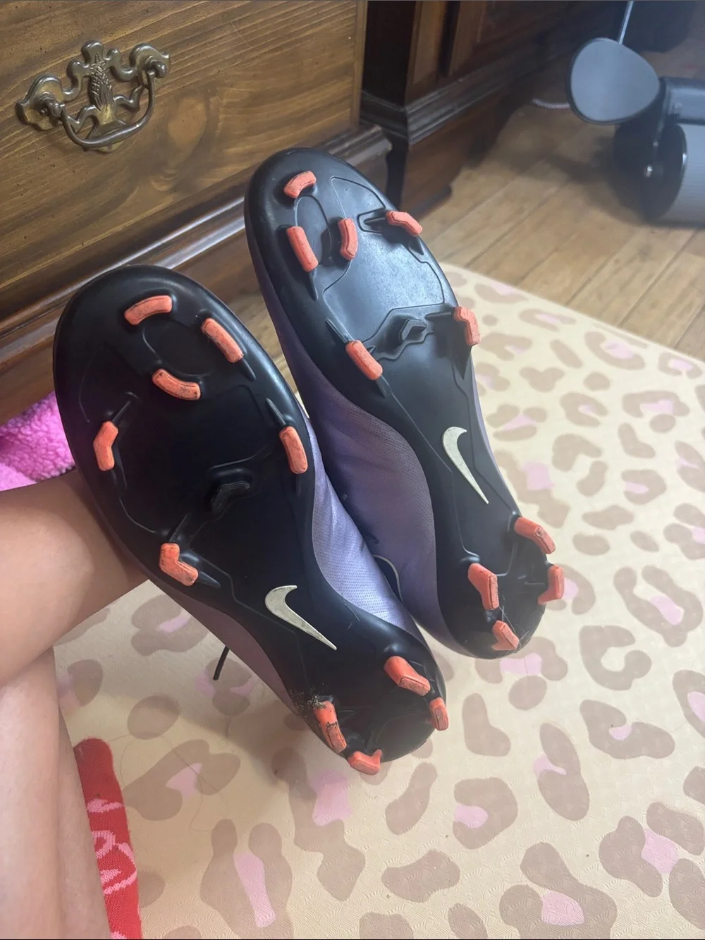 Nike Men’s Purple Athletic Soccer Shoes with Black Swoosh